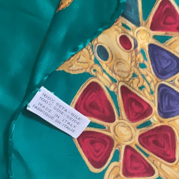 Chanel Green Silk Gripoix Jewels Scarf - Picture 4 of 7